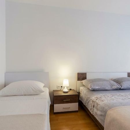 Apartment Anna With Free Private Parking Pula Exterior photo