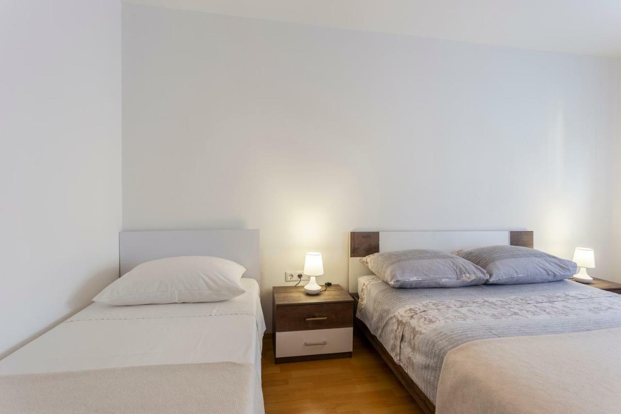 Apartment Anna With Free Private Parking Pula Exterior photo