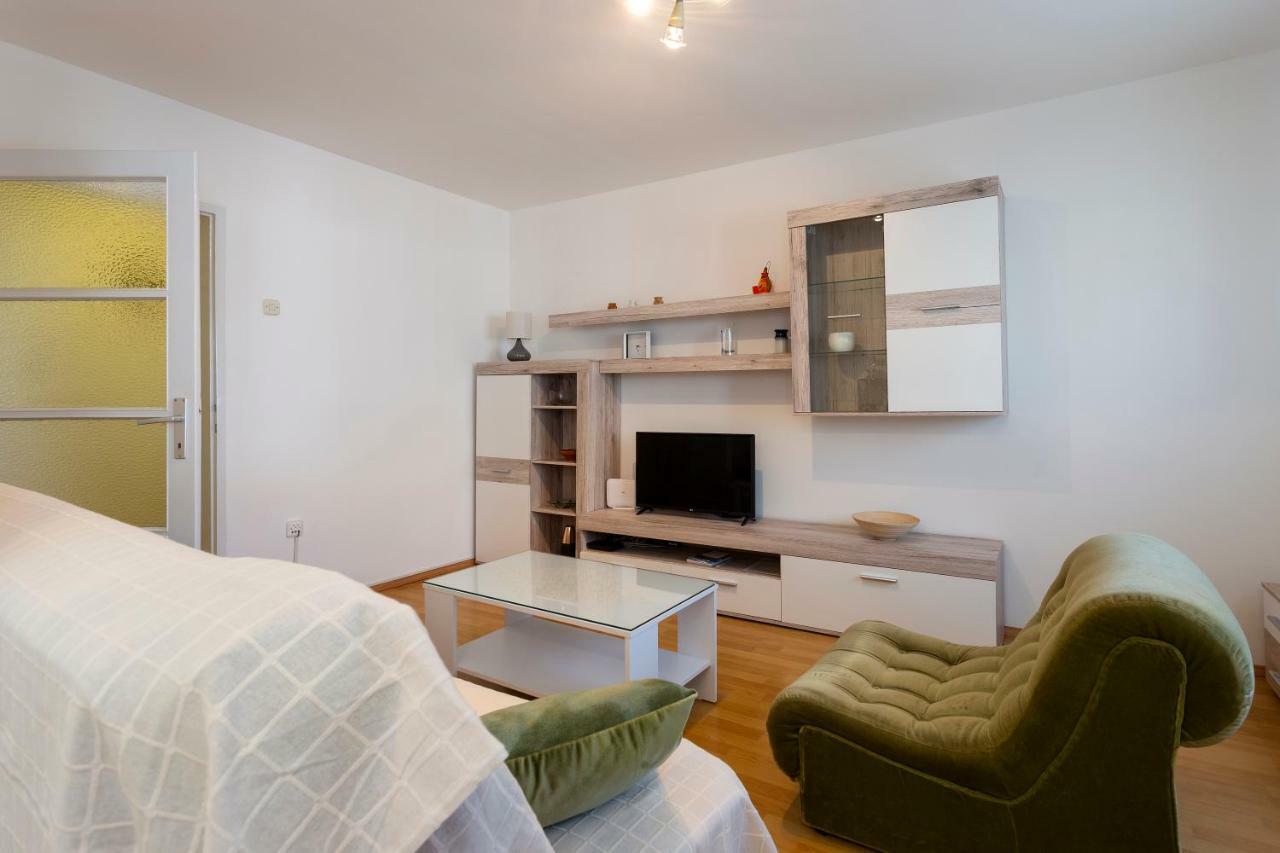 Apartment Anna With Free Private Parking Pula Exterior photo