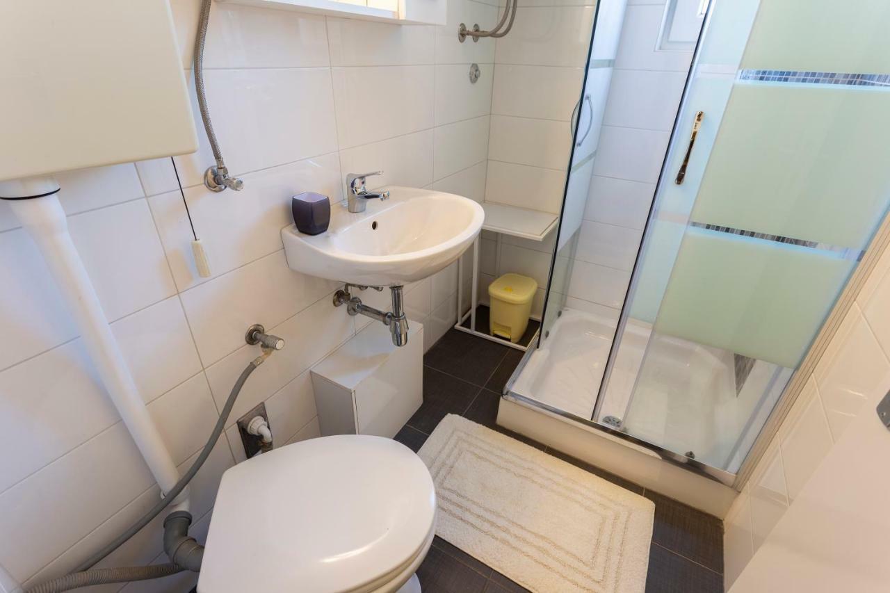 Apartment Anna With Free Private Parking Pula Exterior photo