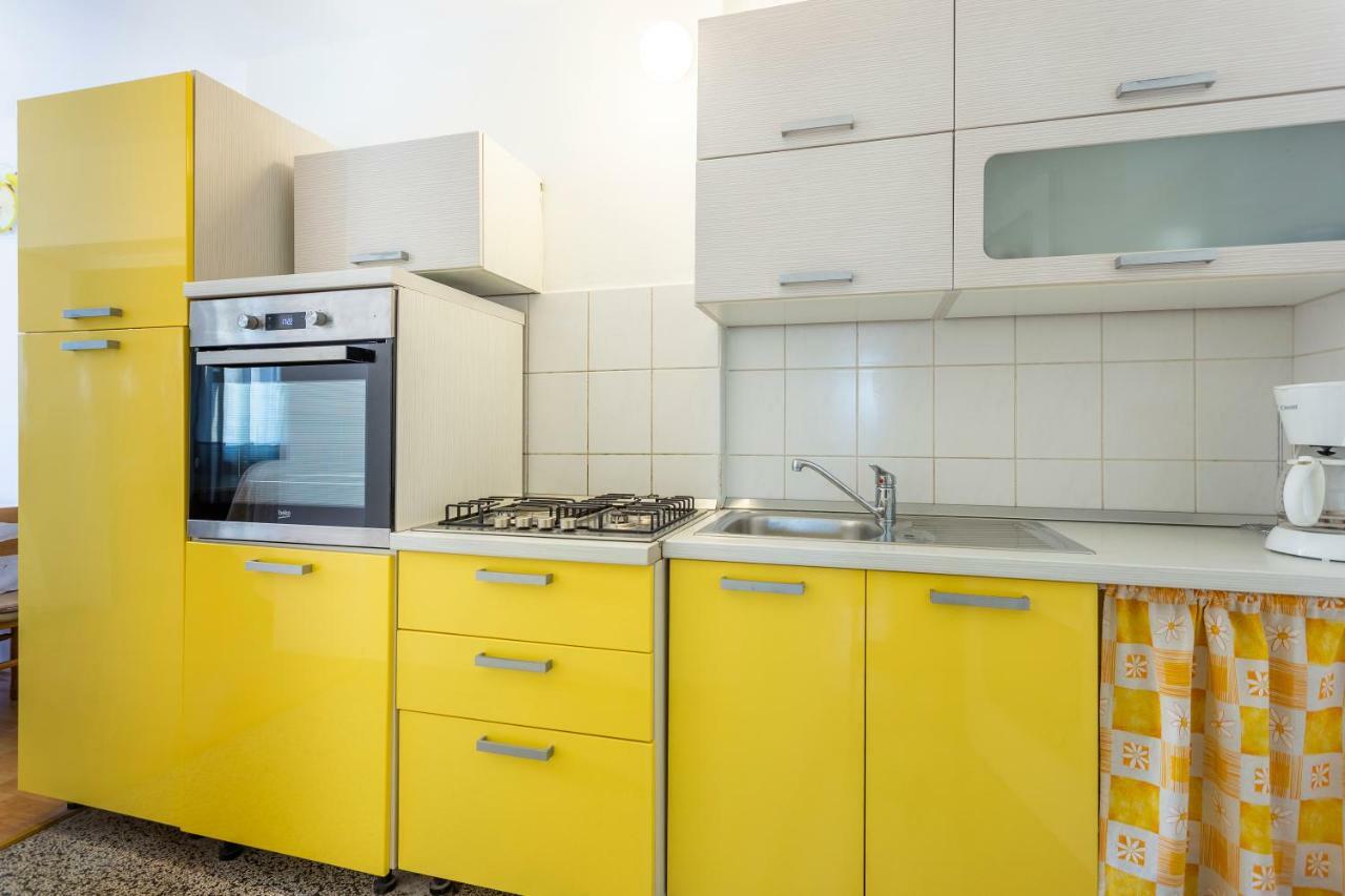 Apartment Anna With Free Private Parking Pula Exterior photo