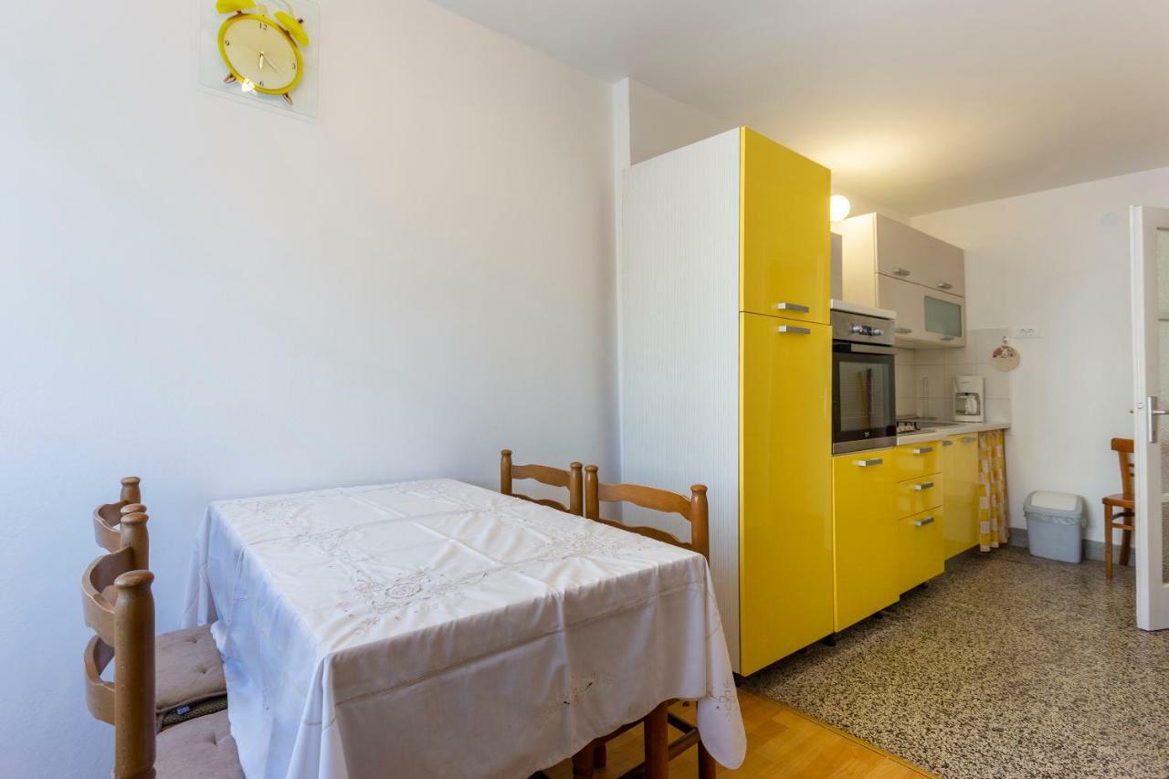 Apartment Anna With Free Private Parking Pula Exterior photo