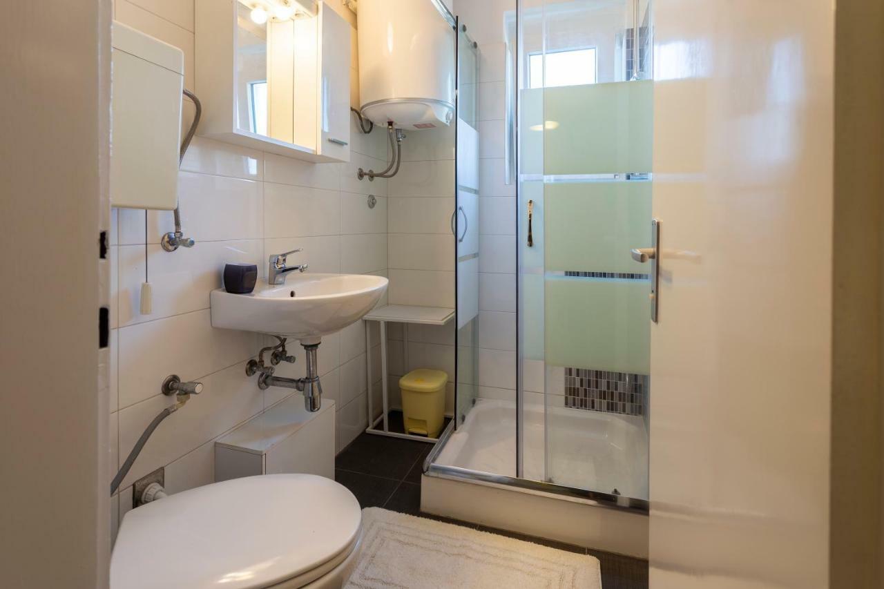 Apartment Anna With Free Private Parking Pula Exterior photo